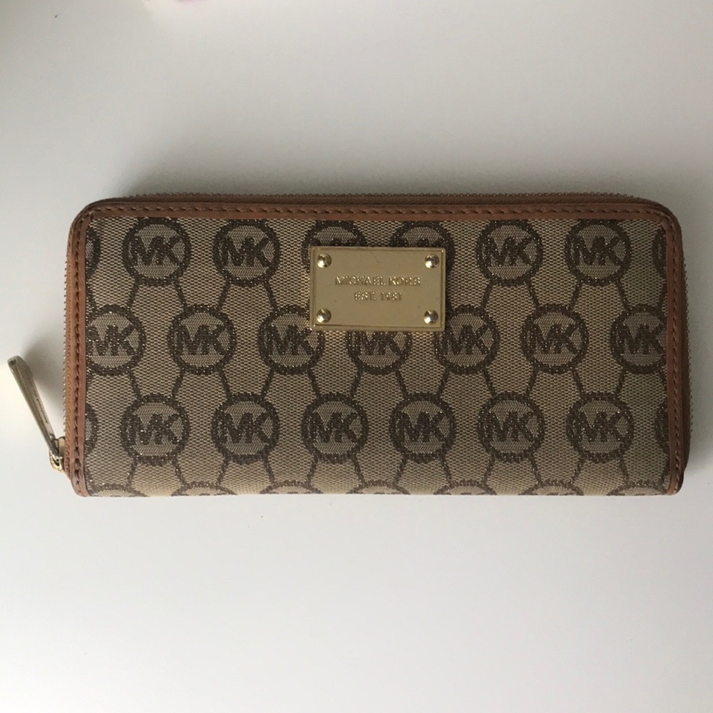 Michael Kors Wallet (used)